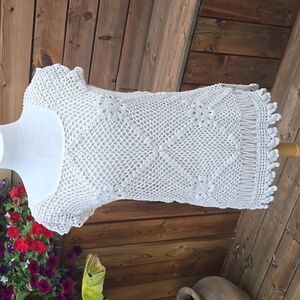 Vintage unlined crochet floral top